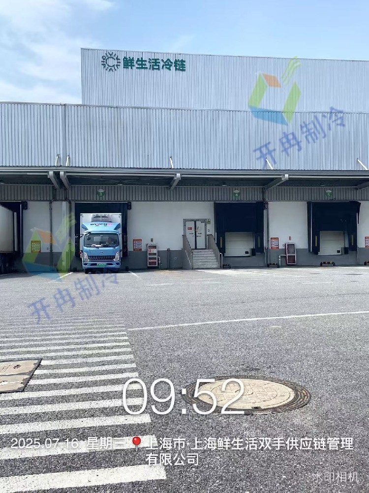 酷暑里的 “冷庫(kù)骨架” 落成!1000 立方冷庫(kù)項(xiàng)目庫(kù)板吊裝